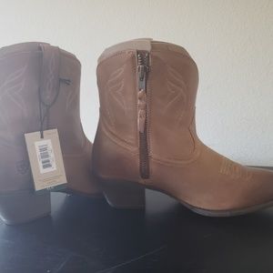 Ariat Darlin bootie in burnt sugar